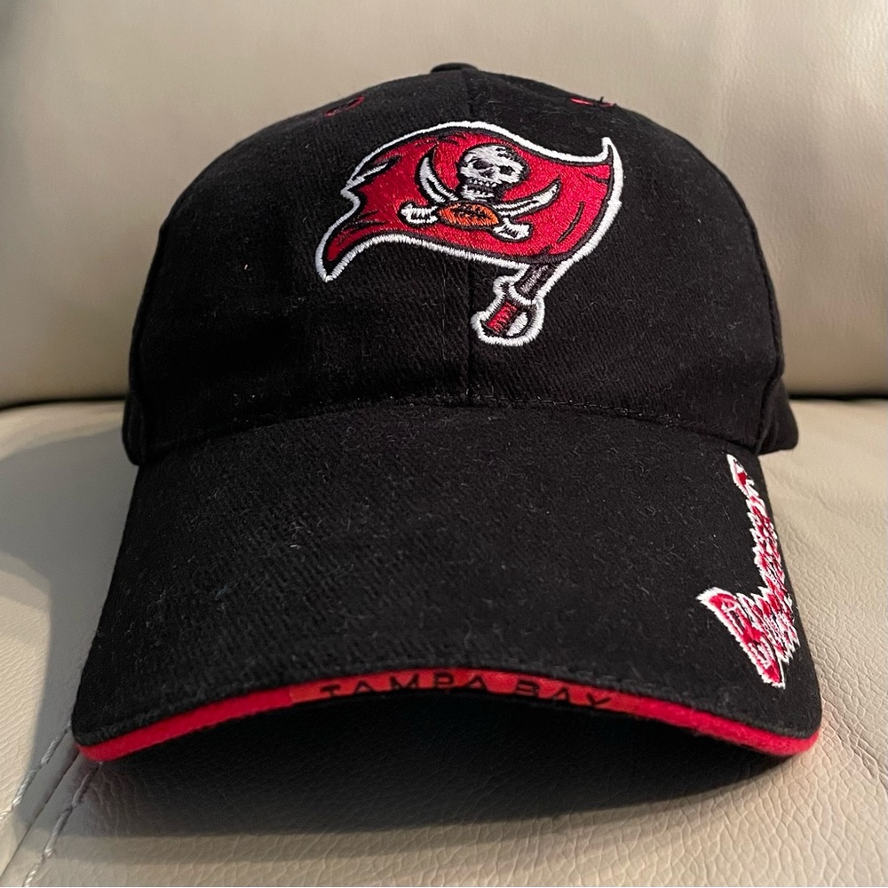 Tampa Bay Buccaneers Baseball Cap/Hat-Black-Chrysler Jeep embroidered on hat